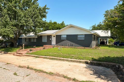 420 E 12th St, Chandler, OK, 74834-3832 | Card Image