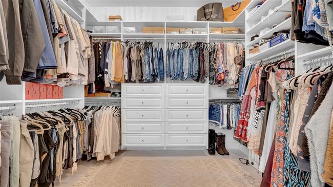 Walk-in Closet | Image 21