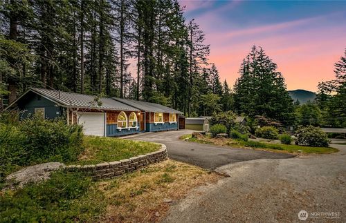 16820 426th Ave Se, North Bend, WA, 98045-9637 | Card Image