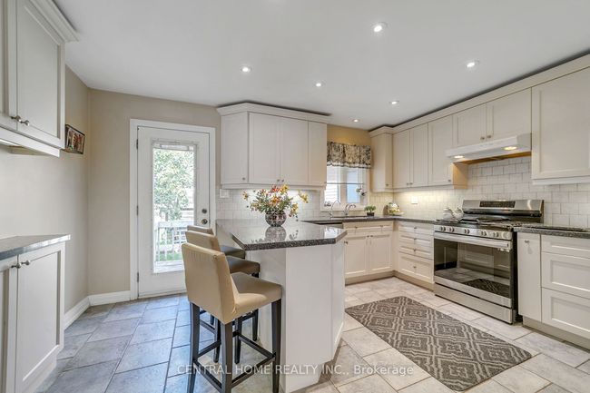 20 Hollis Cres, House other with 4 bedrooms, 3 bathrooms and 4 parking in Holland Landing ON | Image 13