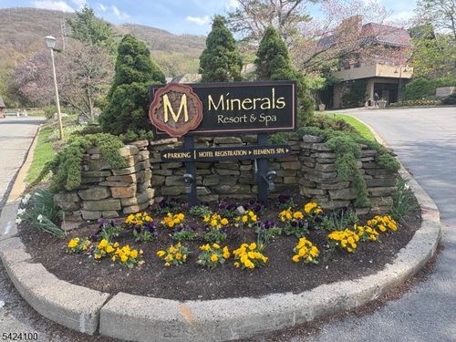 213-2 Chamonix Dr, Vernon, NJ, 07462-4600 | Card Image