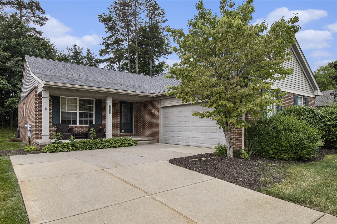Signature Cir, Pinckney, MI 48169