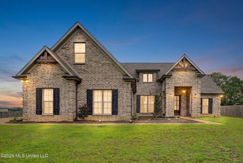 307 Garrison Dr, Senatobia, MS, 38668-1817 | Card Image