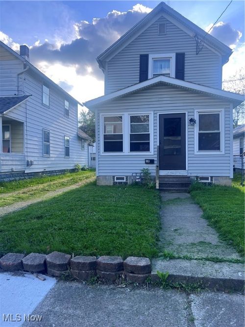 48 21st St Nw, Barberton, OH, 44203-7124 | Card Image