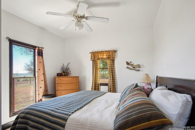 2148 County Road 220, Home with 3 bedrooms, 2 bathrooms and null parking in Floresville TX | Image 18
