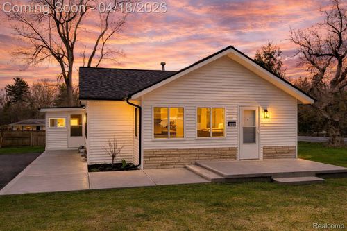 2514 Barton St, Commerce Twp, MI, 48382-3510 | Card Image