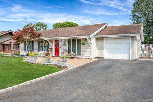 21 Windermere Dr, Holbrook, NY, 11741-5616 | Card Image