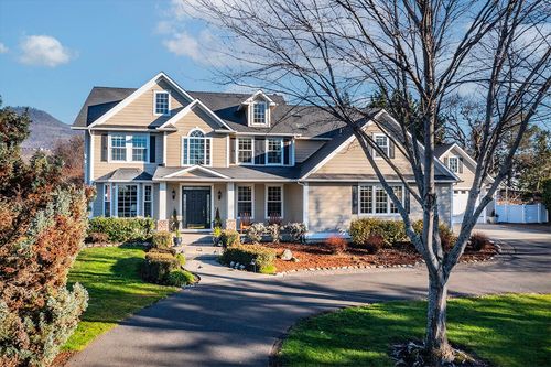 3343 Lone Pine Road, Medford, OR, 97504 | Card Image