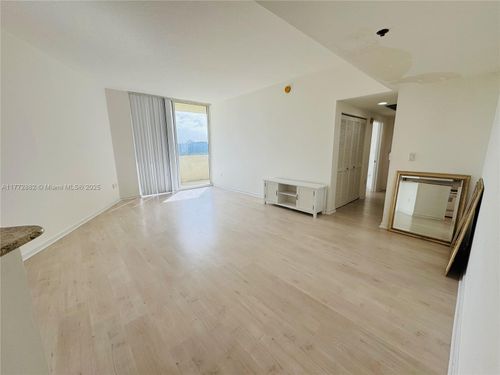 apt-1006-19501 W Country Club Dr, Aventura, FL, 33180-2475 | Card Image