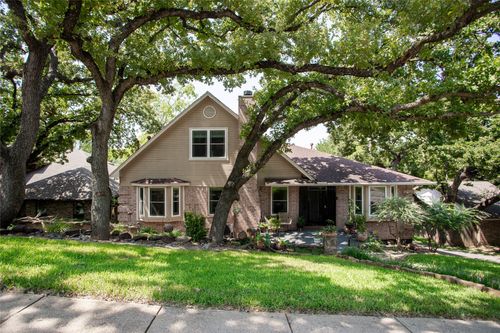 1806 Old Oak Dr, Arlington, TX, 76012-5627 | Card Image