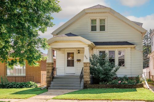 2404 S 62nd St, WEST ALLIS, WI, 53219-2143 | Card Image