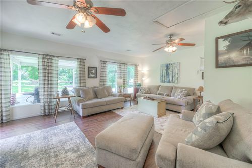 111 Sequoia Dr, Livingston, TX, 77351-6320 | Card Image