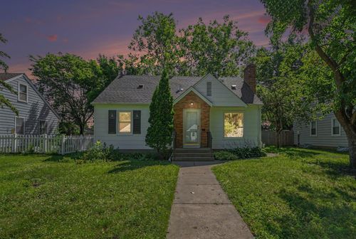 3830 Zenith Ave N, Robbinsdale, MN, 55422-2319 | Card Image