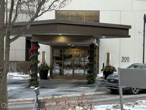 300-9-d-1001 W Jefferson Avenue, Detroit, MI, 48226 | Card Image