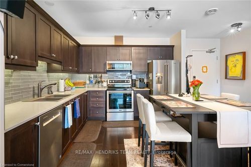 102-26 Wellington St, Saint Catharines, ON, L2R5P8 | Card Image