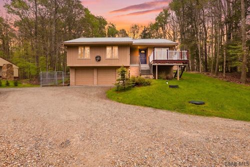 752 Peninsula Dr, Central City, PA, 15926-9105 | Card Image