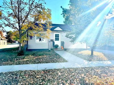 806 Pine Street, House other with 2 bedrooms, 1 bathrooms and null parking in LaPorte City IA | Image 1