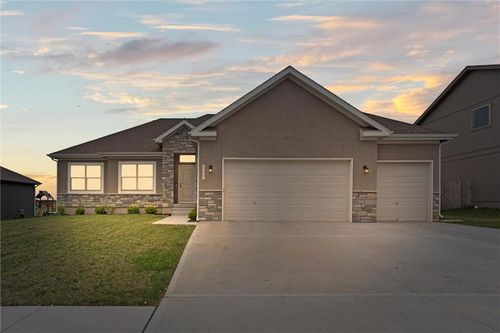 1002 Fox Trot Dr, Odessa, MO, 64076-5429 | Card Image