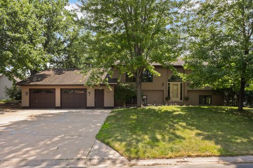 2064 Pin Oak Drive, Eagan, MN, 55122 | Card Image