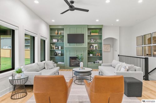 8819 Appaloosa Ln, Lincoln, NE, 68520-1521 | Card Image