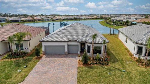 818 Se Courances Dr, Port St Lucie, FL, 34984-6686 | Card Image