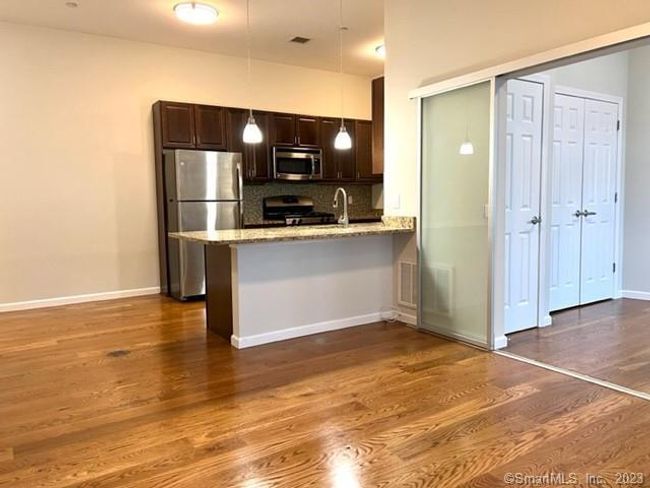 APT-103 - 467 Glenbrook Rd, Home with 1 bedrooms, 1 bathrooms and 1 parking in Stamford CT | Image 7