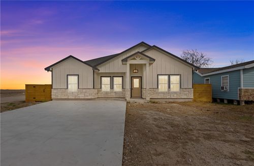947 Mesquite Ln, Robstown, TX, 78380-2142 | Card Image