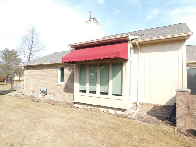 16567 Sarjay Dr, Condo with 2 bedrooms, 3 bathrooms and null parking in Clinton Twp MI | Image 7