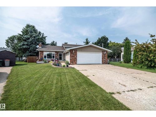 24 Glenwood Cres, House with 5 bedrooms, 3 bathrooms and null parking in Stony Plain AB | Card Image