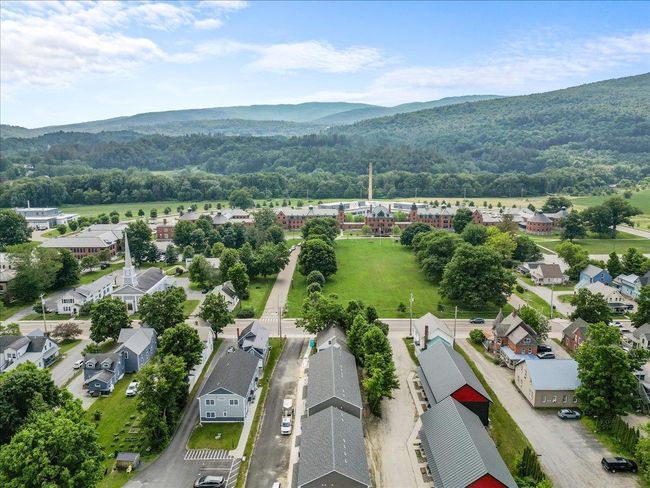 27 Gardner Lane, Condo with 2 bedrooms, 3 bathrooms and null parking in Waterbury VT | Image 31