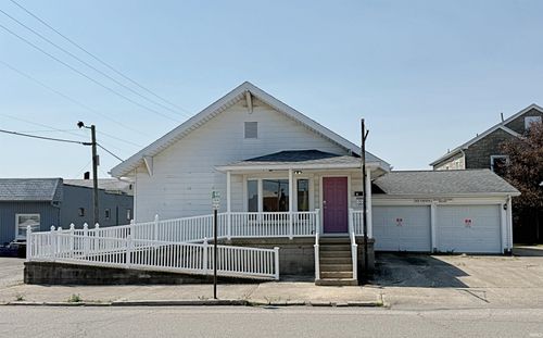 11 N Meridian St, Washington, IN, 47501-2929 | Card Image