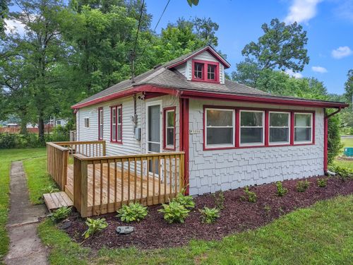 W1096 Crocus Rd, Genoa City, WI, 53128-1555 | Card Image