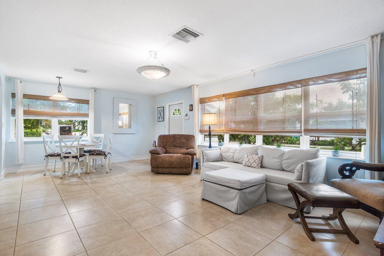 J Ter, Lake Worth Beach, FL 33460