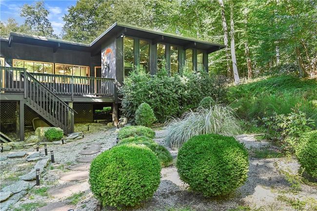 Landscaped front | Image 7
