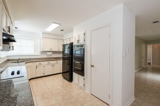 19406 Enchantington Cir, House other with 3 bedrooms, 2 bathrooms and 2 parking in Spring TX | Image 12
