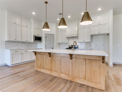 7712 Woods Edge Way, Yukon, OK, 73099-4096 | Card Image