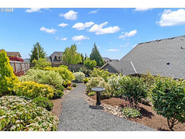 1010 Nw 1 St St, House other with 4 bedrooms, 3 bathrooms and 2 parking in Dundee OR | Image 43