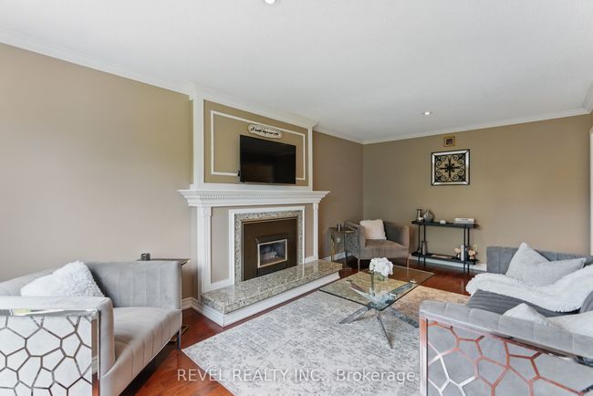 1076 Roxborough Dr, House other with 4 bedrooms, 3 bathrooms and 2 parking in Oakville ON | Image 6