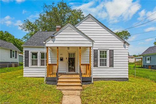 220 Broad St, Mount Airy, NC, 27030-4602 | Card Image