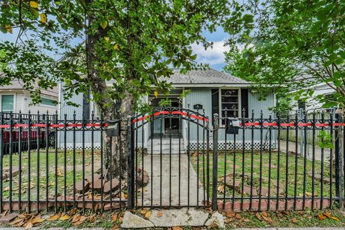 1916 Chapman St, Houston, TX, 77009-8210 | Card Image