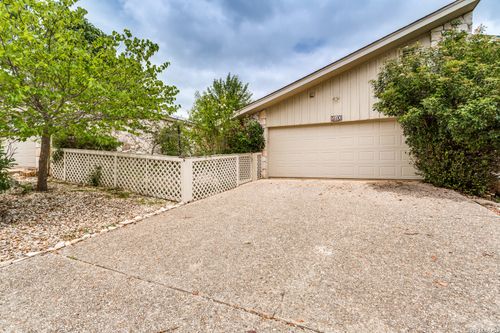 510 Fairway Dr, Kerrville, TX, 78028-6404 | Card Image
