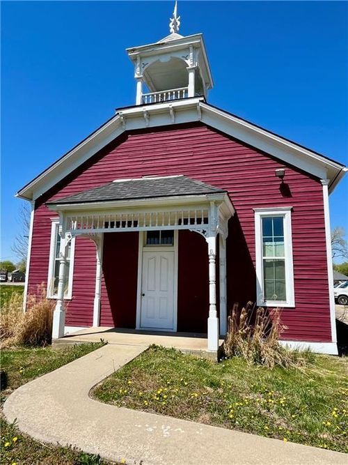 210 Roseport Rd, Wathena, KS, 66090-1275 | Card Image