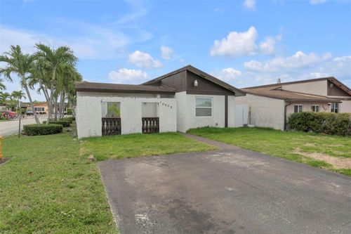 10532 Sw 21st Ln, Miami, FL, 33165-7922 | Card Image