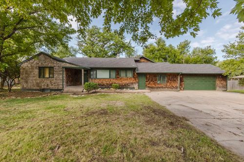 27 N Laurel Dr, Wichita, KS, 67206-2542 | Card Image
