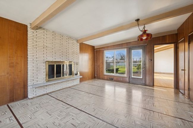 5623 N Manor Ln, House other with 3 bedrooms, 2 bathrooms and 2 parking in CHICAGO IL | Image 9