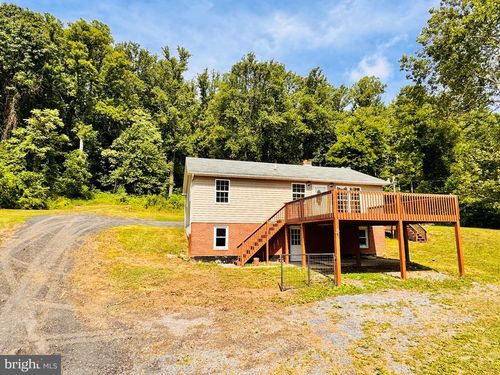 839 Needmore Rd, MARTINSBURG, WV, 25403-5366 | Card Image