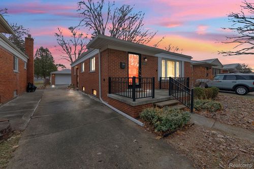 3945 Harding St, Dearborn Heights, MI, 48125-2825 | Card Image