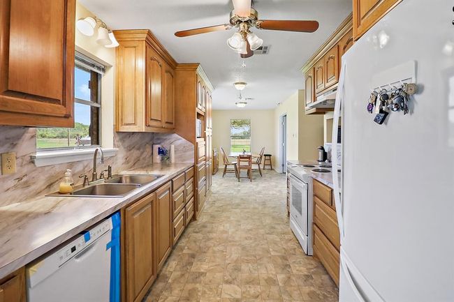 11221 State Highway 65, House other with 3 bedrooms, 2 bathrooms and 2 parking in Winnie TX | Image 7