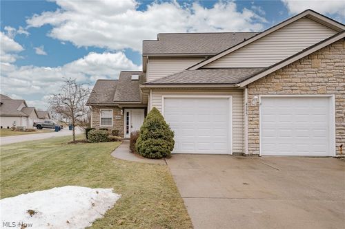 4595 Creekside Dr, Kent, OH, 44240-7376 | Card Image