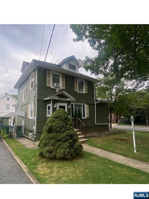 883 Ray Ave, Ridgefield, NJ, 07657-1121 | Card Image